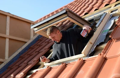 Pose de fenêtres de toit Velux à Monthois